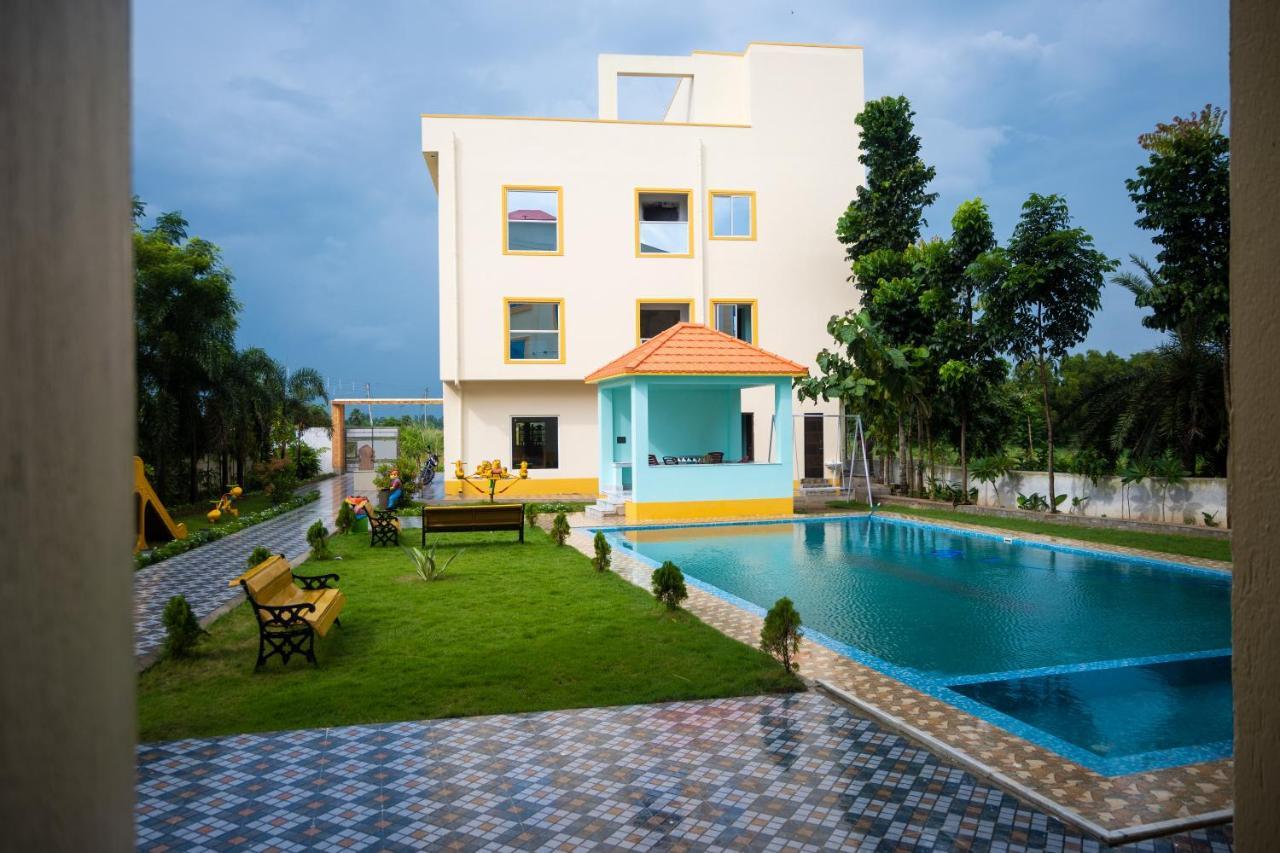 Unique Shantiniketan Hotel Sri Niketan Bagian luar foto