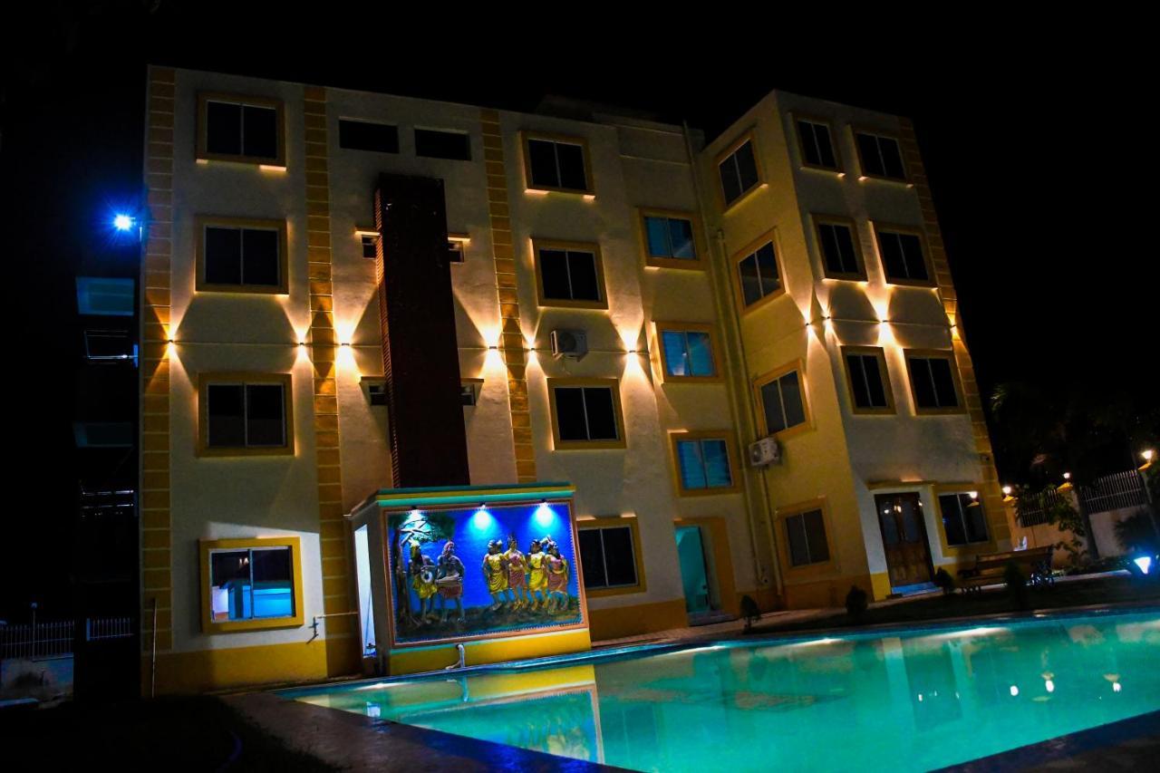 Unique Shantiniketan Hotel Sri Niketan Bagian luar foto