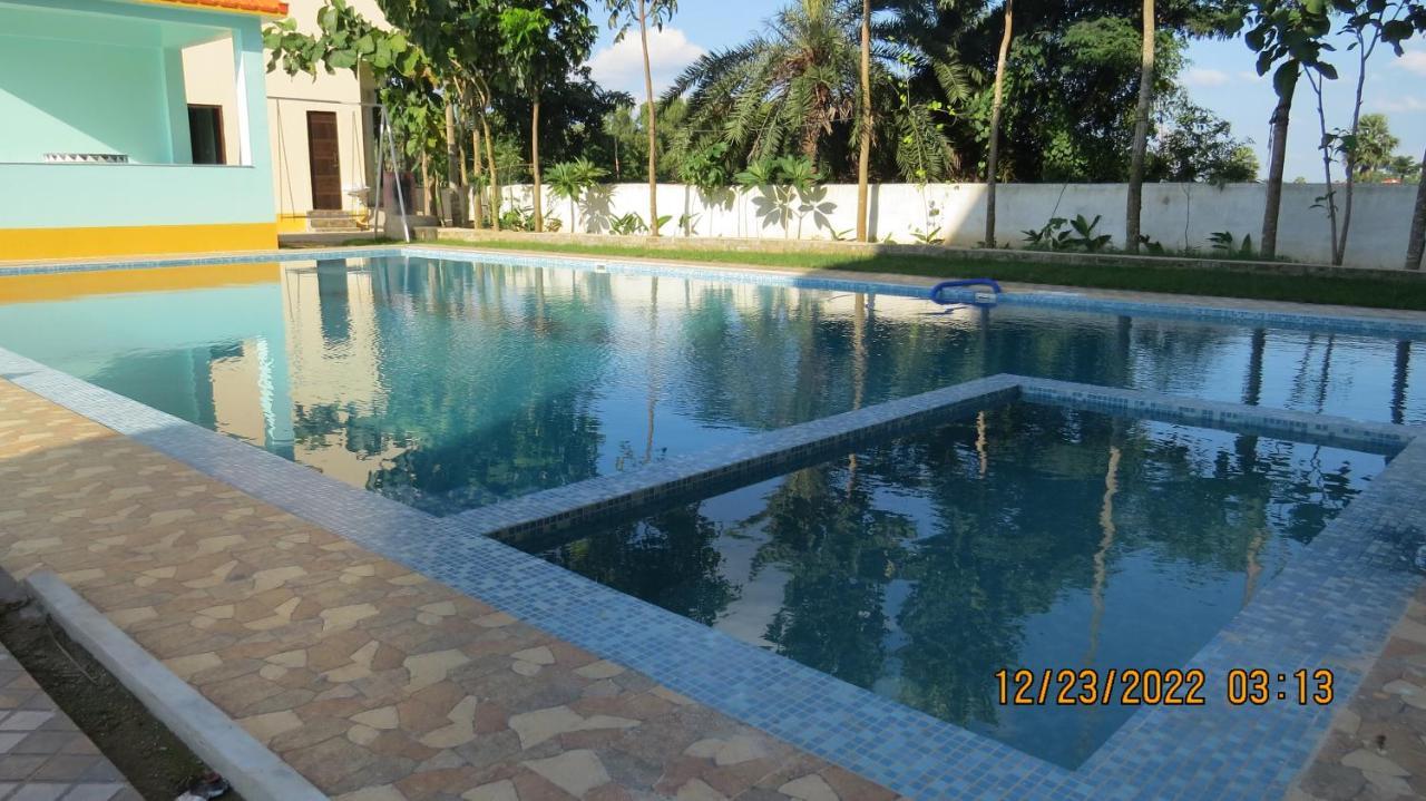 Unique Shantiniketan Hotel Sri Niketan Bagian luar foto