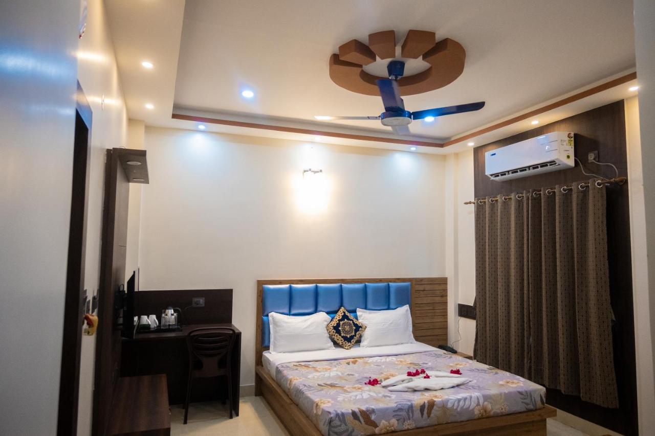 Unique Shantiniketan Hotel Sri Niketan Bagian luar foto