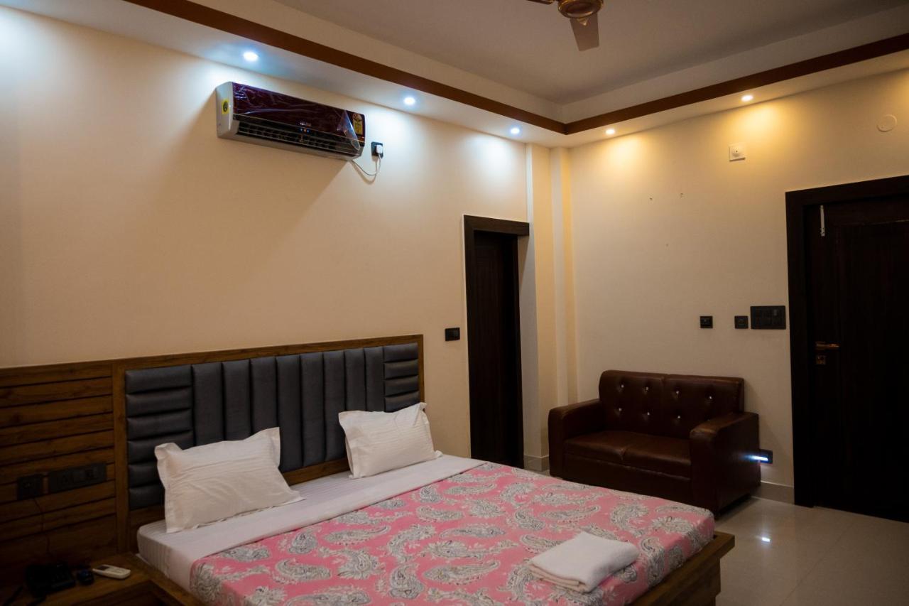 Unique Shantiniketan Hotel Sri Niketan Bagian luar foto