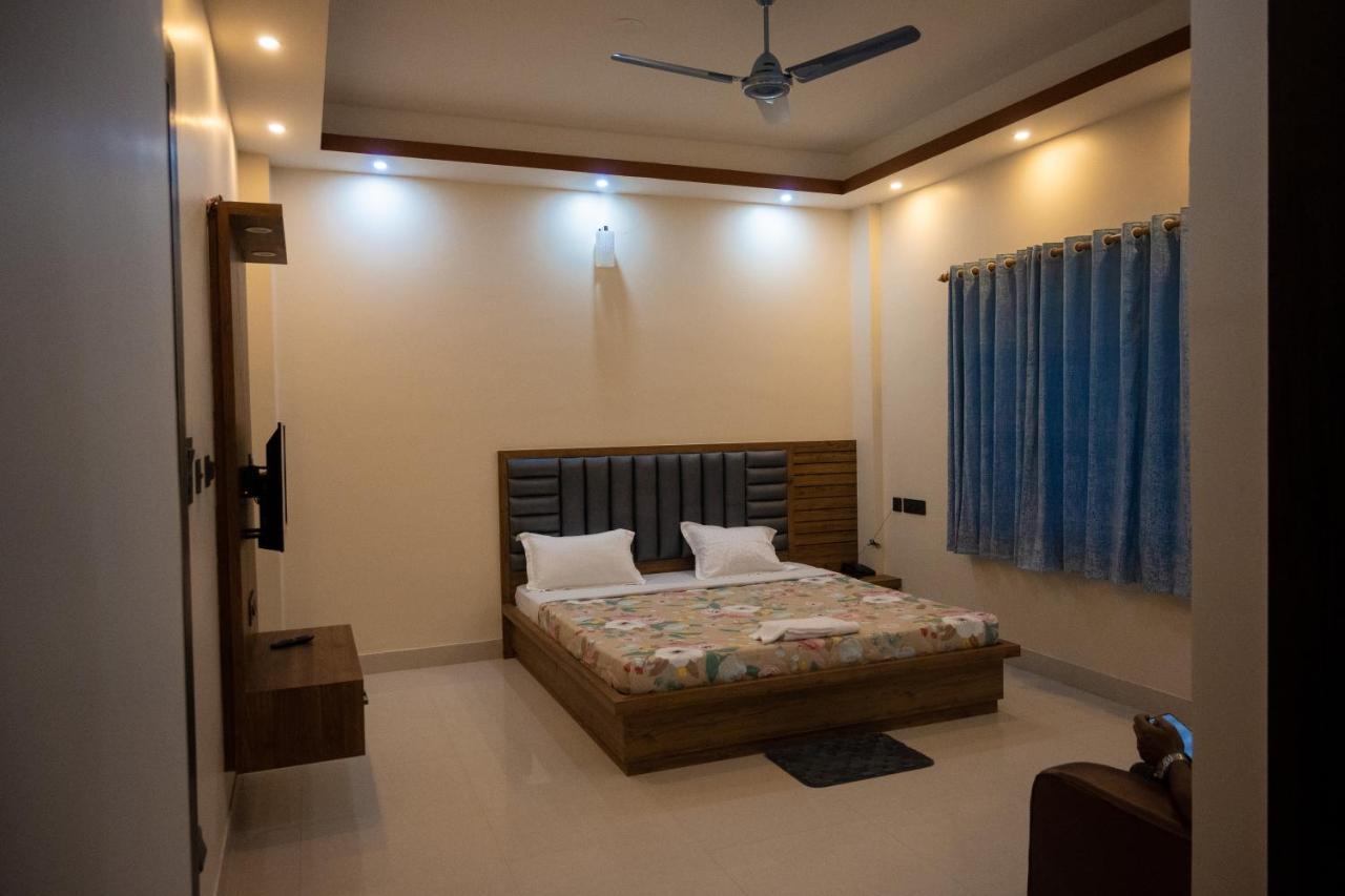 Unique Shantiniketan Hotel Sri Niketan Bagian luar foto