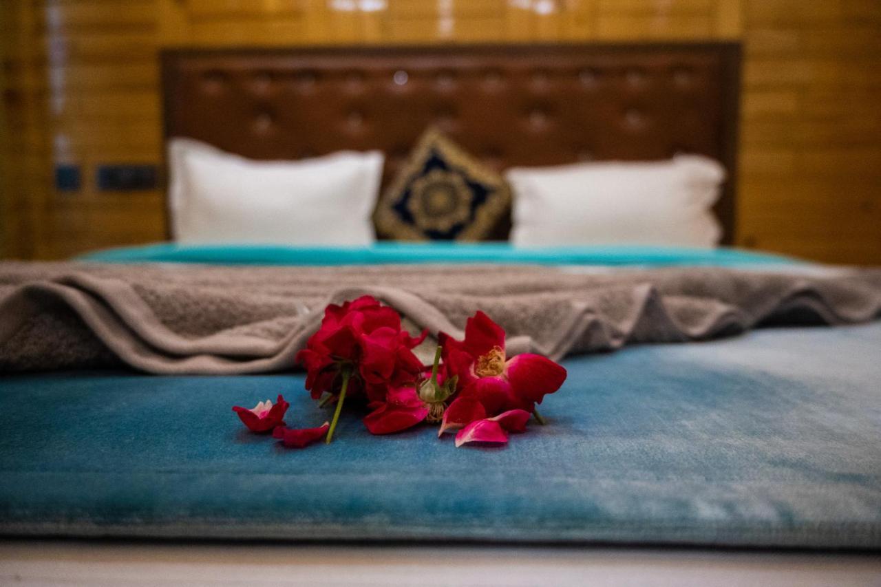 Unique Shantiniketan Hotel Sri Niketan Bagian luar foto