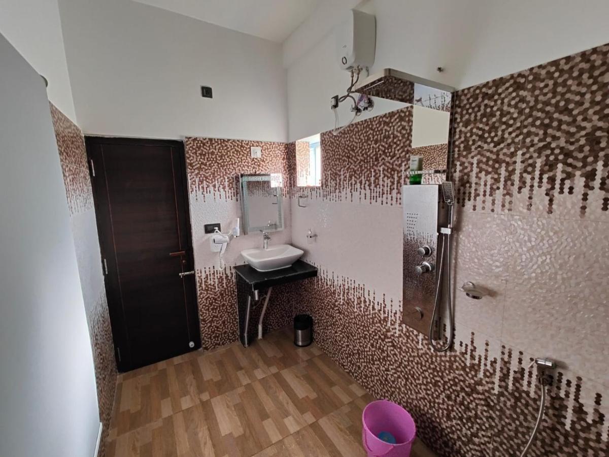 Unique Shantiniketan Hotel Sri Niketan Bagian luar foto