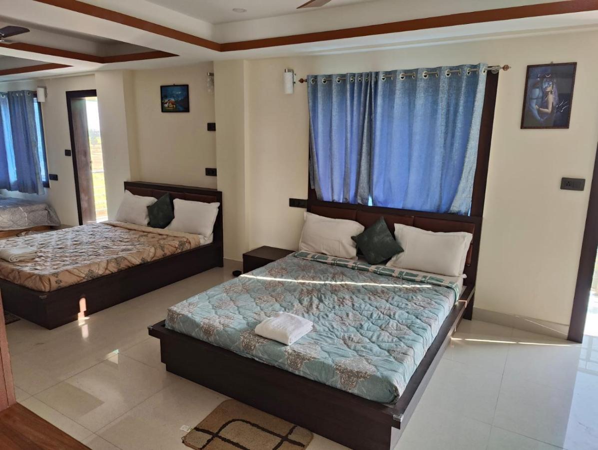 Unique Shantiniketan Hotel Sri Niketan Bagian luar foto