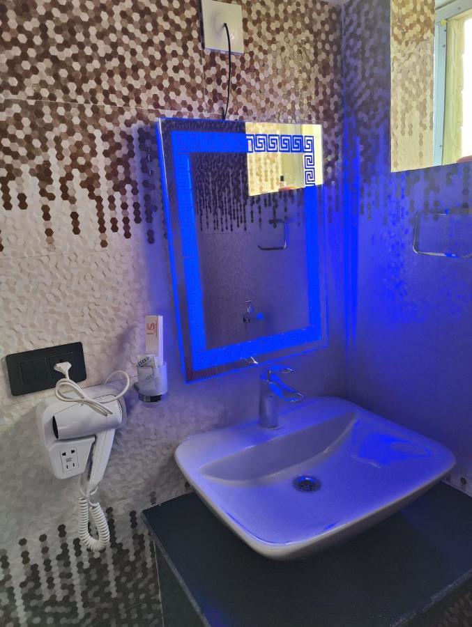 Unique Shantiniketan Hotel Sri Niketan Bagian luar foto