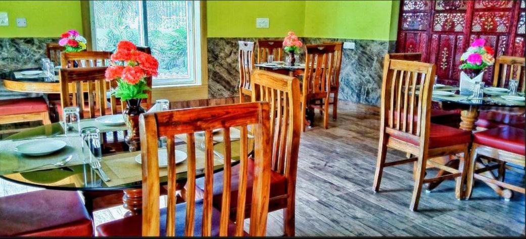 Unique Shantiniketan Hotel Sri Niketan Bagian luar foto
